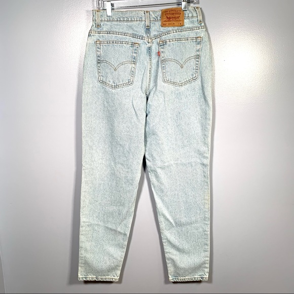 Levi’s 521 High Waisted Tapered Fit 90’s Mom Jeans Light Wash Size 14 - Picture 4 of 6